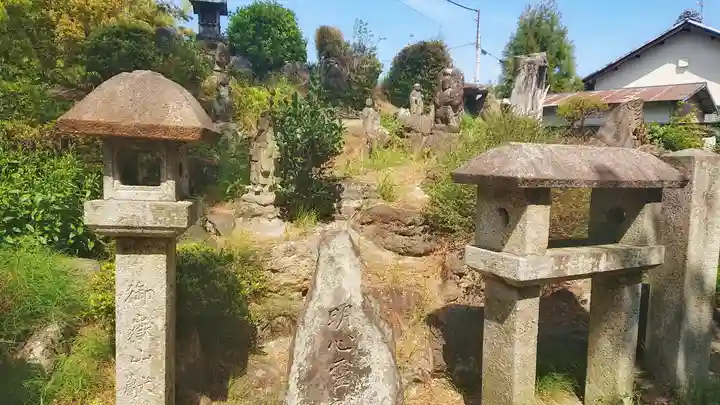 川曲神社(子生和町)の末社・摂社