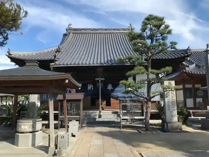 西林寺の本殿・本堂