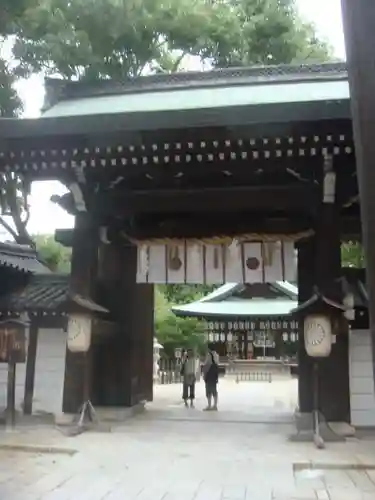 白峯神宮の山門・神門