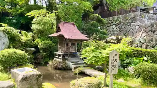 瑠璃寺の末社