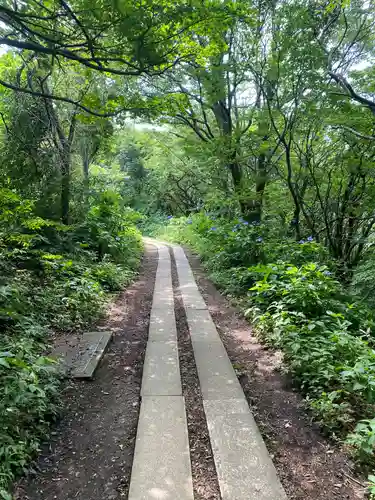 彌彦神社奥宮（御神廟）(新潟県)