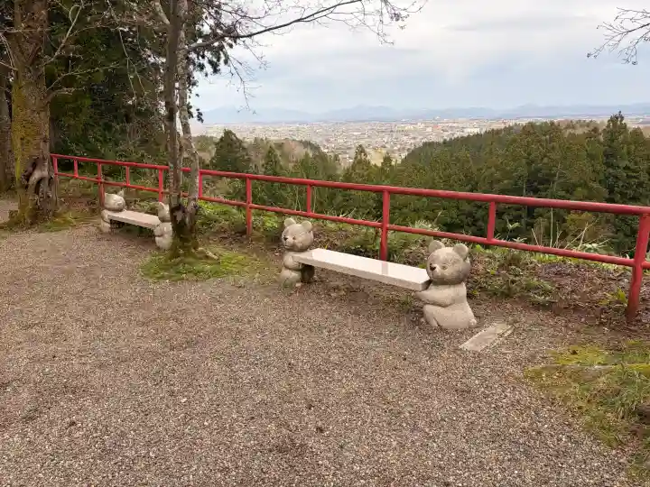 春日山神社の{uncategorized: "未分類", other: "その他", undefined: "問題あり", building: "その他建物", grave: "お墓", sacred_gate: "鳥居", guardian: "狛犬", statue: "像", buddha: "仏像", history: "歴史", nature: "自然", garden: "庭園", animal: "動物", pagoda: "塔", temizu: "手水舎", mountain_gate: "山門・神門", sanctuary: "本殿・本堂", subordinate: "末社・摂社", art: "芸術", scenery: "景色", jizo: "地蔵", ema: "絵馬", goshuin: "御朱印", omikuji: "おみくじ", items: "授与品その他", amulet: "お守り", goshuincho: "御朱印帳", eats: "食事", festival: "お祭り", votive_dance: "神楽", shichigosan: "七五三参", wedding: "結婚式", experience: "体験その他", initially: "初詣", around: "周辺", anti_infection: "感染症対策"}