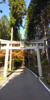 猿丸神社の鳥居