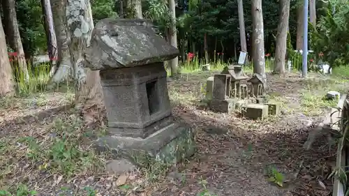 鶴谷八幡宮の末社