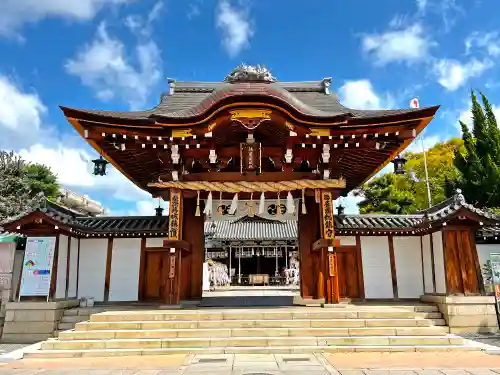 射楯兵主神社の山門