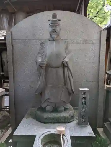 若一神社の像