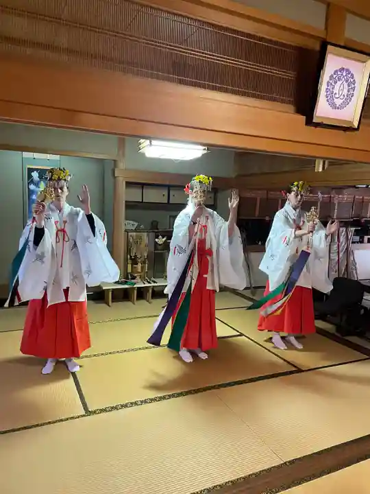 村屋坐弥冨都比売神社(奈良県)