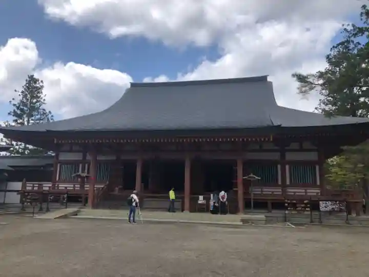 毛越寺の本殿・本堂