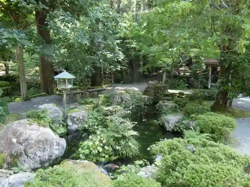 明通寺の庭園