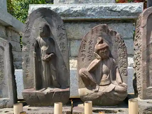 三学院の{uncategorized: "未分類", other: "その他", undefined: "問題あり", building: "その他建物", grave: "お墓", sacred_gate: "鳥居", guardian: "狛犬", statue: "像", buddha: "仏像", history: "歴史", nature: "自然", garden: "庭園", animal: "動物", pagoda: "塔", temizu: "手水舎", mountain_gate: "山門・神門", sanctuary: "本殿・本堂", subordinate: "末社・摂社", art: "芸術", scenery: "景色", jizo: "地蔵", ema: "絵馬", goshuin: "御朱印", omikuji: "おみくじ", items: "授与品その他", amulet: "お守り", goshuincho: "御朱印帳", eats: "食事", festival: "お祭り", votive_dance: "神楽", shichigosan: "七五三参", wedding: "結婚式", experience: "体験その他", initially: "初詣", around: "周辺", anti_infection: "感染症対策"}