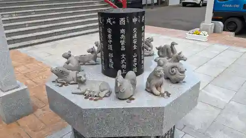 新川皇大神社の像