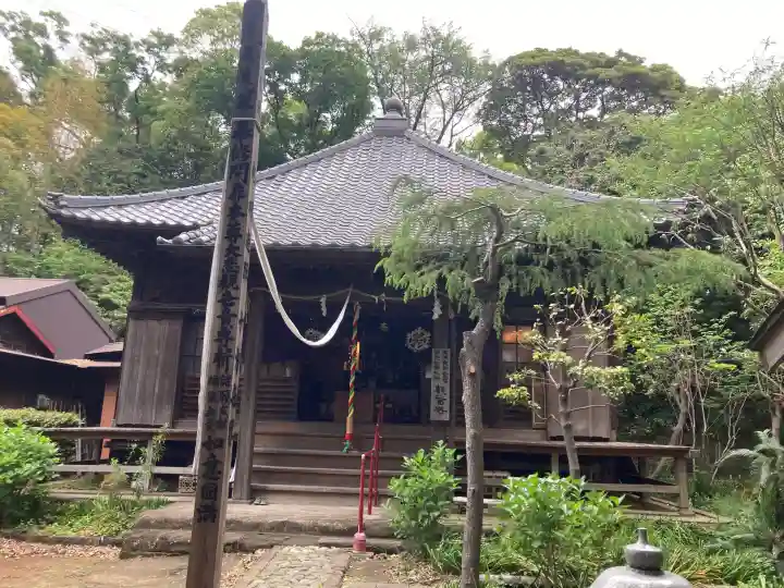 観音寺の{uncategorized: "未分類", other: "その他", undefined: "問題あり", building: "その他建物", grave: "お墓", sacred_gate: "鳥居", guardian: "狛犬", statue: "像", buddha: "仏像", history: "歴史", nature: "自然", garden: "庭園", animal: "動物", pagoda: "塔", temizu: "手水舎", mountain_gate: "山門・神門", sanctuary: "本殿・本堂", subordinate: "末社・摂社", art: "芸術", scenery: "景色", jizo: "地蔵", ema: "絵馬", goshuin: "御朱印", omikuji: "おみくじ", items: "授与品その他", amulet: "お守り", goshuincho: "御朱印帳", eats: "食事", festival: "お祭り", votive_dance: "神楽", shichigosan: "七五三参", wedding: "結婚式", experience: "体験その他", initially: "初詣", around: "周辺", anti_infection: "感染症対策"}