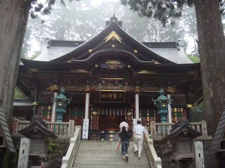 三峯神社の本殿・本堂