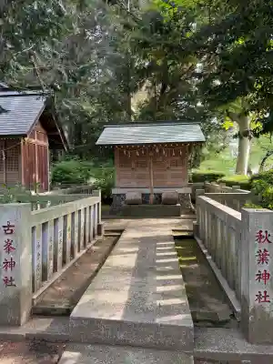 諏訪神社の{uncategorized: "未分類", other: "その他", undefined: "問題あり", building: "その他建物", grave: "お墓", sacred_gate: "鳥居", guardian: "狛犬", statue: "像", buddha: "仏像", history: "歴史", nature: "自然", garden: "庭園", animal: "動物", pagoda: "塔", temizu: "手水舎", mountain_gate: "山門・神門", sanctuary: "本殿・本堂", subordinate: "末社・摂社", art: "芸術", scenery: "景色", jizo: "地蔵", ema: "絵馬", goshuin: "御朱印", omikuji: "おみくじ", items: "授与品その他", amulet: "お守り", goshuincho: "御朱印帳", eats: "食事", festival: "お祭り", votive_dance: "神楽", shichigosan: "七五三参", wedding: "結婚式", experience: "体験その他", initially: "初詣", around: "周辺", anti_infection: "感染症対策"}