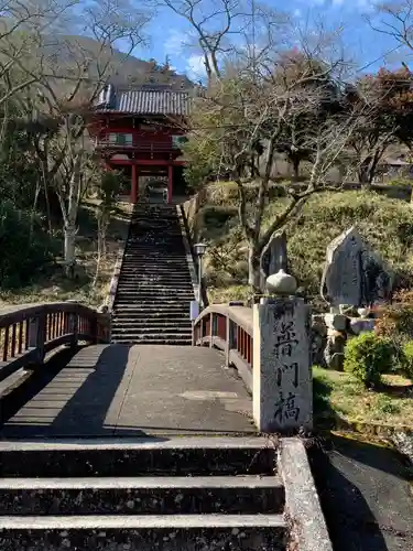 常勝寺の山門