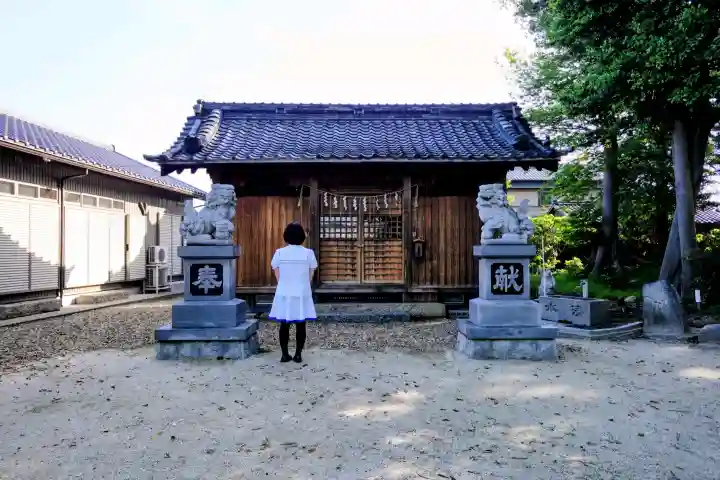 神明社(下佐々木町)の{uncategorized: "未分類", other: "その他", undefined: "問題あり", building: "その他建物", grave: "お墓", sacred_gate: "鳥居", guardian: "狛犬", statue: "像", buddha: "仏像", history: "歴史", nature: "自然", garden: "庭園", animal: "動物", pagoda: "塔", temizu: "手水舎", mountain_gate: "山門・神門", sanctuary: "本殿・本堂", subordinate: "末社・摂社", art: "芸術", scenery: "景色", jizo: "地蔵", ema: "絵馬", goshuin: "御朱印", omikuji: "おみくじ", items: "授与品その他", amulet: "お守り", goshuincho: "御朱印帳", eats: "食事", festival: "お祭り", votive_dance: "神楽", shichigosan: "七五三参", wedding: "結婚式", experience: "体験その他", initially: "初詣", around: "周辺", anti_infection: "感染症対策"}