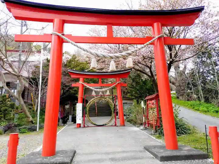 虻田神社の{uncategorized: "未分類", other: "その他", undefined: "問題あり", building: "その他建物", grave: "お墓", sacred_gate: "鳥居", guardian: "狛犬", statue: "像", buddha: "仏像", history: "歴史", nature: "自然", garden: "庭園", animal: "動物", pagoda: "塔", temizu: "手水舎", mountain_gate: "山門・神門", sanctuary: "本殿・本堂", subordinate: "末社・摂社", art: "芸術", scenery: "景色", jizo: "地蔵", ema: "絵馬", goshuin: "御朱印", omikuji: "おみくじ", items: "授与品その他", amulet: "お守り", goshuincho: "御朱印帳", eats: "食事", festival: "お祭り", votive_dance: "神楽", shichigosan: "七五三参", wedding: "結婚式", experience: "体験その他", initially: "初詣", around: "周辺", anti_infection: "感染症対策"}