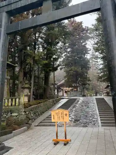 諏訪大社下社秋宮の{uncategorized: "未分類", other: "その他", undefined: "問題あり", building: "その他建物", grave: "お墓", sacred_gate: "鳥居", guardian: "狛犬", statue: "像", buddha: "仏像", history: "歴史", nature: "自然", garden: "庭園", animal: "動物", pagoda: "塔", temizu: "手水舎", mountain_gate: "山門・神門", sanctuary: "本殿・本堂", subordinate: "末社・摂社", art: "芸術", scenery: "景色", jizo: "地蔵", ema: "絵馬", goshuin: "御朱印", omikuji: "おみくじ", items: "授与品その他", amulet: "お守り", goshuincho: "御朱印帳", eats: "食事", festival: "お祭り", votive_dance: "神楽", shichigosan: "七五三参", wedding: "結婚式", experience: "体験その他", initially: "初詣", around: "周辺", anti_infection: "感染症対策"}