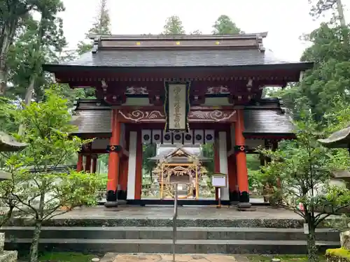 宇奈岐日女神社の山門