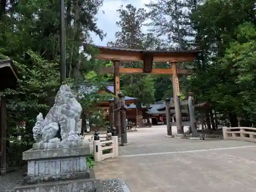 穂高神社本宮の鳥居