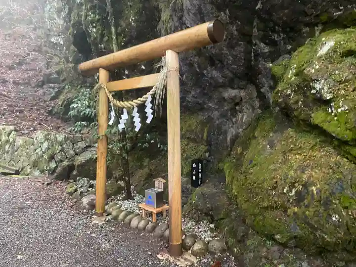 玉置神社の{uncategorized: "未分類", other: "その他", undefined: "問題あり", building: "その他建物", grave: "お墓", sacred_gate: "鳥居", guardian: "狛犬", statue: "像", buddha: "仏像", history: "歴史", nature: "自然", garden: "庭園", animal: "動物", pagoda: "塔", temizu: "手水舎", mountain_gate: "山門・神門", sanctuary: "本殿・本堂", subordinate: "末社・摂社", art: "芸術", scenery: "景色", jizo: "地蔵", ema: "絵馬", goshuin: "御朱印", omikuji: "おみくじ", items: "授与品その他", amulet: "お守り", goshuincho: "御朱印帳", eats: "食事", festival: "お祭り", votive_dance: "神楽", shichigosan: "七五三参", wedding: "結婚式", experience: "体験その他", initially: "初詣", around: "周辺", anti_infection: "感染症対策"}
