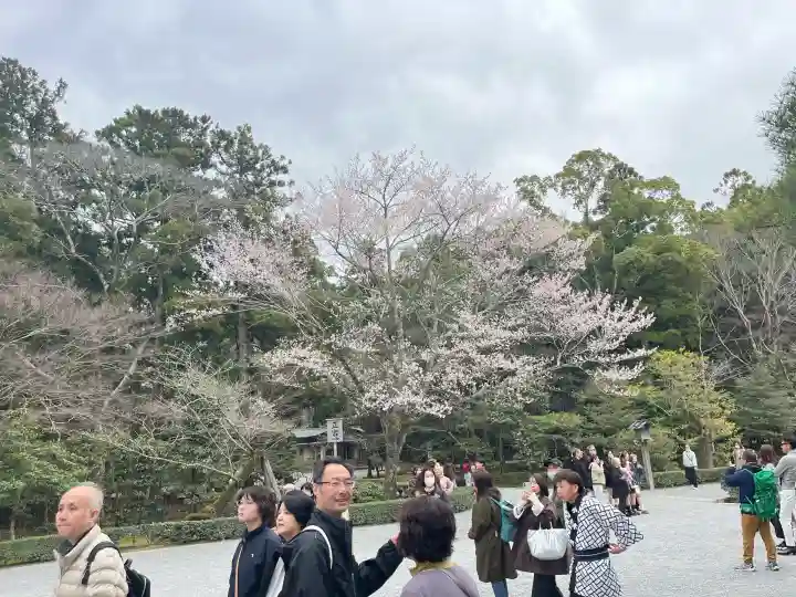 伊勢神宮内宮(皇大神宮)の{uncategorized: "未分類", other: "その他", undefined: "問題あり", building: "その他建物", grave: "お墓", sacred_gate: "鳥居", guardian: "狛犬", statue: "像", buddha: "仏像", history: "歴史", nature: "自然", garden: "庭園", animal: "動物", pagoda: "塔", temizu: "手水舎", mountain_gate: "山門・神門", sanctuary: "本殿・本堂", subordinate: "末社・摂社", art: "芸術", scenery: "景色", jizo: "地蔵", ema: "絵馬", goshuin: "御朱印", omikuji: "おみくじ", items: "授与品その他", amulet: "お守り", goshuincho: "御朱印帳", eats: "食事", festival: "お祭り", votive_dance: "神楽", shichigosan: "七五三参", wedding: "結婚式", experience: "体験その他", initially: "初詣", around: "周辺", anti_infection: "感染症対策"}