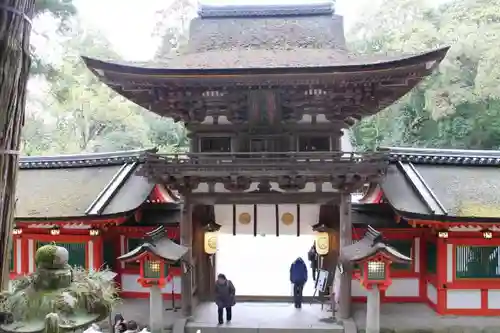 石上神宮の山門・神門