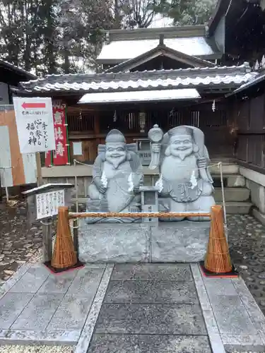 新羅神社の像