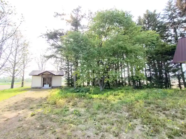 幸福神社の{uncategorized: "未分類", other: "その他", undefined: "問題あり", building: "その他建物", grave: "お墓", sacred_gate: "鳥居", guardian: "狛犬", statue: "像", buddha: "仏像", history: "歴史", nature: "自然", garden: "庭園", animal: "動物", pagoda: "塔", temizu: "手水舎", mountain_gate: "山門・神門", sanctuary: "本殿・本堂", subordinate: "末社・摂社", art: "芸術", scenery: "景色", jizo: "地蔵", ema: "絵馬", goshuin: "御朱印", omikuji: "おみくじ", items: "授与品その他", amulet: "お守り", goshuincho: "御朱印帳", eats: "食事", festival: "お祭り", votive_dance: "神楽", shichigosan: "七五三参", wedding: "結婚式", experience: "体験その他", initially: "初詣", around: "周辺", anti_infection: "感染症対策"}