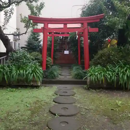 上布田稲荷神社の鳥居