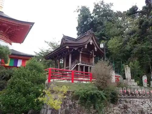 中山寺の本殿・本堂