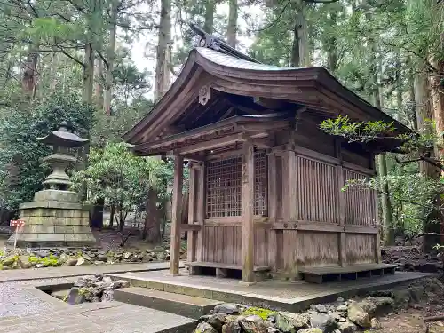 彌彦神社の建物その他