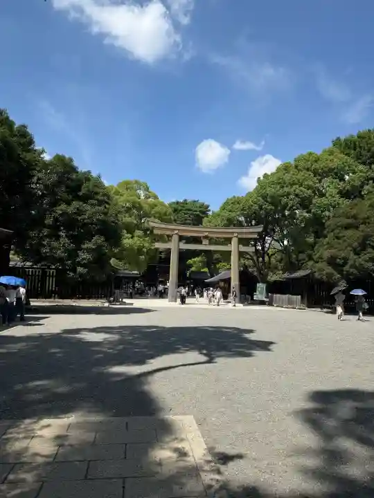 明治神宮の{uncategorized: "未分類", other: "その他", undefined: "問題あり", building: "その他建物", grave: "お墓", sacred_gate: "鳥居", guardian: "狛犬", statue: "像", buddha: "仏像", history: "歴史", nature: "自然", garden: "庭園", animal: "動物", pagoda: "塔", temizu: "手水舎", mountain_gate: "山門・神門", sanctuary: "本殿・本堂", subordinate: "末社・摂社", art: "芸術", scenery: "景色", jizo: "地蔵", ema: "絵馬", goshuin: "御朱印", omikuji: "おみくじ", items: "授与品その他", amulet: "お守り", goshuincho: "御朱印帳", eats: "食事", festival: "お祭り", votive_dance: "神楽", shichigosan: "七五三参", wedding: "結婚式", experience: "体験その他", initially: "初詣", around: "周辺", anti_infection: "感染症対策"}