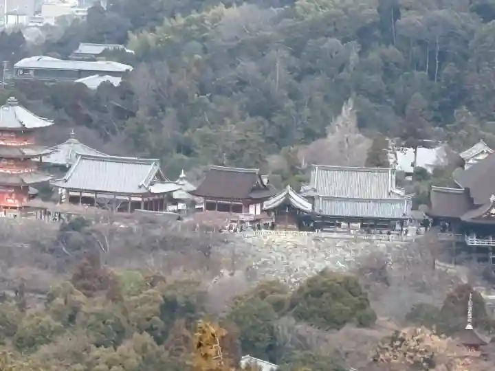 豊国廟(豊国神社飛地境内)の{uncategorized: "未分類", other: "その他", undefined: "問題あり", building: "その他建物", grave: "お墓", sacred_gate: "鳥居", guardian: "狛犬", statue: "像", buddha: "仏像", history: "歴史", nature: "自然", garden: "庭園", animal: "動物", pagoda: "塔", temizu: "手水舎", mountain_gate: "山門・神門", sanctuary: "本殿・本堂", subordinate: "末社・摂社", art: "芸術", scenery: "景色", jizo: "地蔵", ema: "絵馬", goshuin: "御朱印", omikuji: "おみくじ", items: "授与品その他", amulet: "お守り", goshuincho: "御朱印帳", eats: "食事", festival: "お祭り", votive_dance: "神楽", shichigosan: "七五三参", wedding: "結婚式", experience: "体験その他", initially: "初詣", around: "周辺", anti_infection: "感染症対策"}