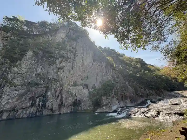 断魚稲荷の{uncategorized: "未分類", other: "その他", undefined: "問題あり", building: "その他建物", grave: "お墓", sacred_gate: "鳥居", guardian: "狛犬", statue: "像", buddha: "仏像", history: "歴史", nature: "自然", garden: "庭園", animal: "動物", pagoda: "塔", temizu: "手水舎", mountain_gate: "山門・神門", sanctuary: "本殿・本堂", subordinate: "末社・摂社", art: "芸術", scenery: "景色", jizo: "地蔵", ema: "絵馬", goshuin: "御朱印", omikuji: "おみくじ", items: "授与品その他", amulet: "お守り", goshuincho: "御朱印帳", eats: "食事", festival: "お祭り", votive_dance: "神楽", shichigosan: "七五三参", wedding: "結婚式", experience: "体験その他", initially: "初詣", around: "周辺", anti_infection: "感染症対策"}
