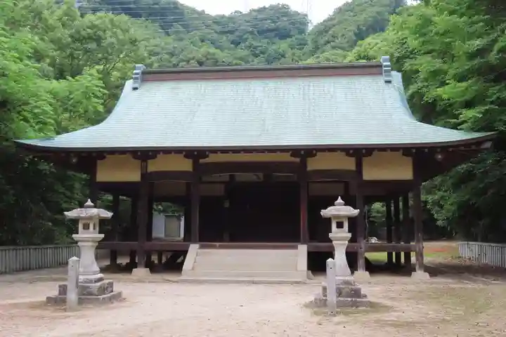 初﨑神社の本殿・本堂