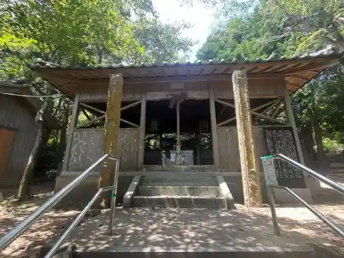 自凝神社の{uncategorized: "未分類", other: "その他", undefined: "問題あり", building: "その他建物", grave: "お墓", sacred_gate: "鳥居", guardian: "狛犬", statue: "像", buddha: "仏像", history: "歴史", nature: "自然", garden: "庭園", animal: "動物", pagoda: "塔", temizu: "手水舎", mountain_gate: "山門・神門", sanctuary: "本殿・本堂", subordinate: "末社・摂社", art: "芸術", scenery: "景色", jizo: "地蔵", ema: "絵馬", goshuin: "御朱印", omikuji: "おみくじ", items: "授与品その他", amulet: "お守り", goshuincho: "御朱印帳", eats: "食事", festival: "お祭り", votive_dance: "神楽", shichigosan: "七五三参", wedding: "結婚式", experience: "体験その他", initially: "初詣", around: "周辺", anti_infection: "感染症対策"}