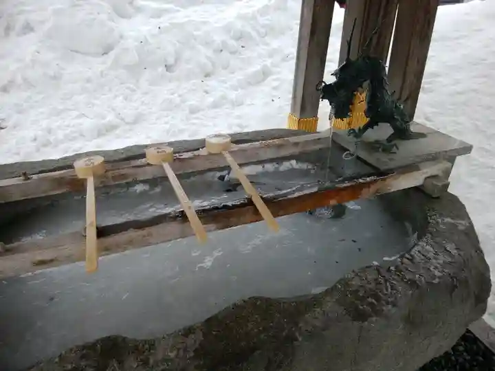 彌彦神社 (伊夜日子神社)の手水舎