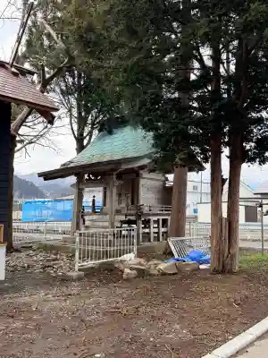 月崎神社の{uncategorized: "未分類", other: "その他", undefined: "問題あり", building: "その他建物", grave: "お墓", sacred_gate: "鳥居", guardian: "狛犬", statue: "像", buddha: "仏像", history: "歴史", nature: "自然", garden: "庭園", animal: "動物", pagoda: "塔", temizu: "手水舎", mountain_gate: "山門・神門", sanctuary: "本殿・本堂", subordinate: "末社・摂社", art: "芸術", scenery: "景色", jizo: "地蔵", ema: "絵馬", goshuin: "御朱印", omikuji: "おみくじ", items: "授与品その他", amulet: "お守り", goshuincho: "御朱印帳", eats: "食事", festival: "お祭り", votive_dance: "神楽", shichigosan: "七五三参", wedding: "結婚式", experience: "体験その他", initially: "初詣", around: "周辺", anti_infection: "感染症対策"}