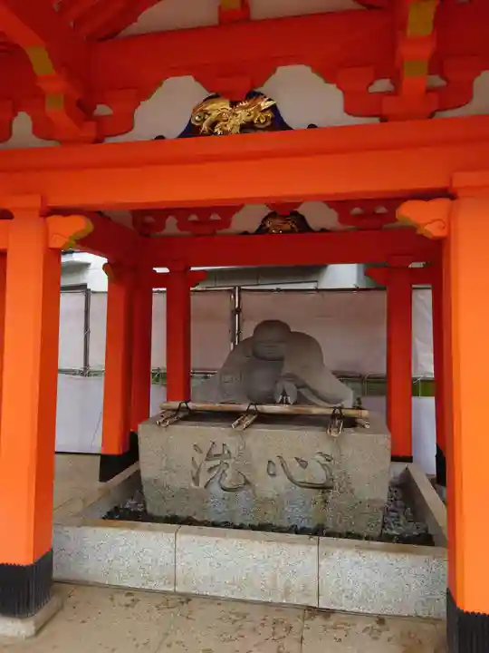 穴八幡宮の手水舎