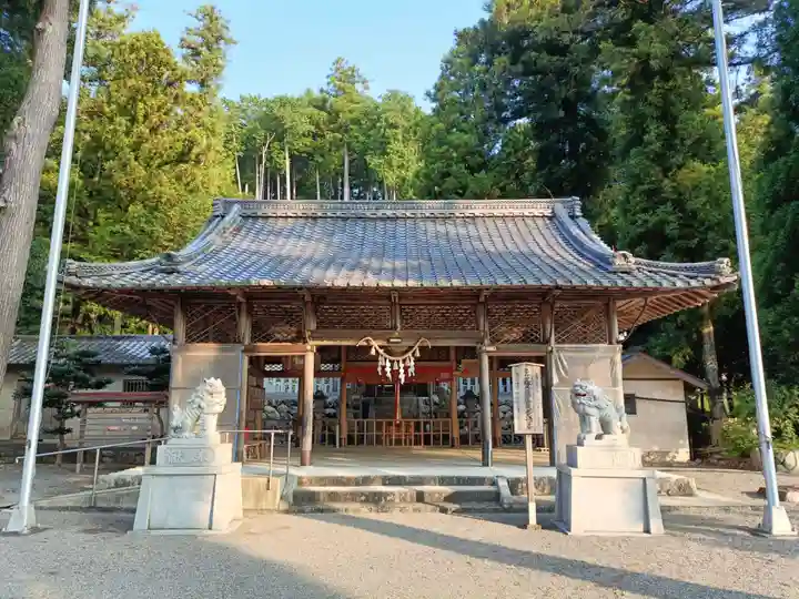 花岡神社の本殿・本堂
