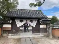 戒壇院の山門・神門