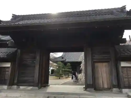 専修坊の山門・神門