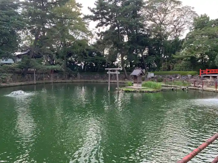 越ヶ谷久伊豆神社の庭園