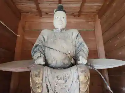 荒田神社の像