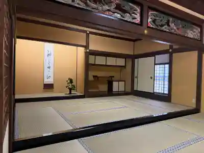 橿原神宮の{uncategorized: "未分類", other: "その他", undefined: "問題あり", building: "その他建物", grave: "お墓", sacred_gate: "鳥居", guardian: "狛犬", statue: "像", buddha: "仏像", history: "歴史", nature: "自然", garden: "庭園", animal: "動物", pagoda: "塔", temizu: "手水舎", mountain_gate: "山門・神門", sanctuary: "本殿・本堂", subordinate: "末社・摂社", art: "芸術", scenery: "景色", jizo: "地蔵", ema: "絵馬", goshuin: "御朱印", omikuji: "おみくじ", items: "授与品その他", amulet: "お守り", goshuincho: "御朱印帳", eats: "食事", festival: "お祭り", votive_dance: "神楽", shichigosan: "七五三参", wedding: "結婚式", experience: "体験その他", initially: "初詣", around: "周辺", anti_infection: "感染症対策"}