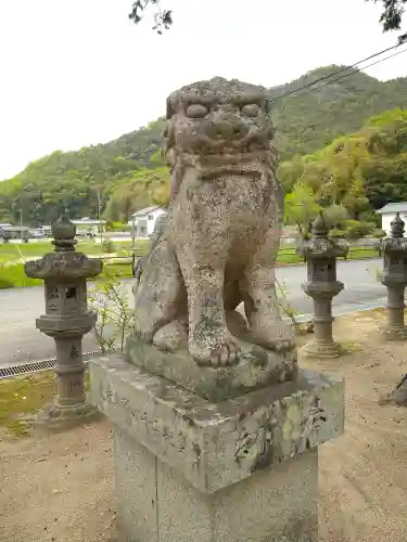 由加神社（和気由加神社）の狛犬