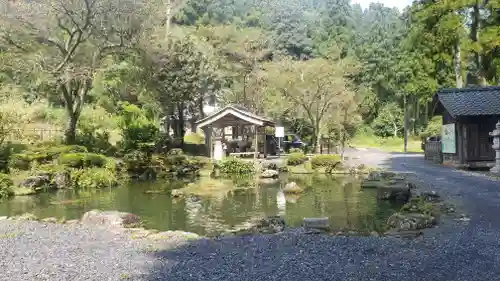 大虫神社の庭園