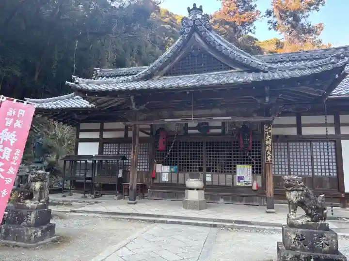 瀧安寺の{uncategorized: "未分類", other: "その他", undefined: "問題あり", building: "その他建物", grave: "お墓", sacred_gate: "鳥居", guardian: "狛犬", statue: "像", buddha: "仏像", history: "歴史", nature: "自然", garden: "庭園", animal: "動物", pagoda: "塔", temizu: "手水舎", mountain_gate: "山門・神門", sanctuary: "本殿・本堂", subordinate: "末社・摂社", art: "芸術", scenery: "景色", jizo: "地蔵", ema: "絵馬", goshuin: "御朱印", omikuji: "おみくじ", items: "授与品その他", amulet: "お守り", goshuincho: "御朱印帳", eats: "食事", festival: "お祭り", votive_dance: "神楽", shichigosan: "七五三参", wedding: "結婚式", experience: "体験その他", initially: "初詣", around: "周辺", anti_infection: "感染症対策"}