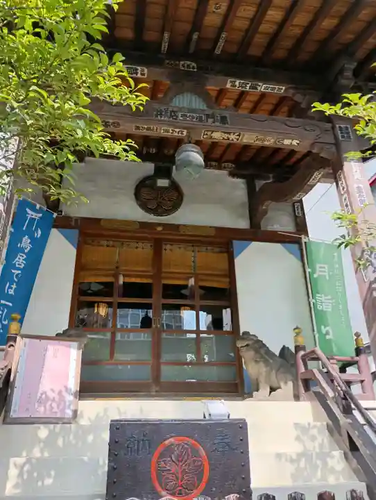 諏訪神社の{uncategorized: "未分類", other: "その他", undefined: "問題あり", building: "その他建物", grave: "お墓", sacred_gate: "鳥居", guardian: "狛犬", statue: "像", buddha: "仏像", history: "歴史", nature: "自然", garden: "庭園", animal: "動物", pagoda: "塔", temizu: "手水舎", mountain_gate: "山門・神門", sanctuary: "本殿・本堂", subordinate: "末社・摂社", art: "芸術", scenery: "景色", jizo: "地蔵", ema: "絵馬", goshuin: "御朱印", omikuji: "おみくじ", items: "授与品その他", amulet: "お守り", goshuincho: "御朱印帳", eats: "食事", festival: "お祭り", votive_dance: "神楽", shichigosan: "七五三参", wedding: "結婚式", experience: "体験その他", initially: "初詣", around: "周辺", anti_infection: "感染症対策"}